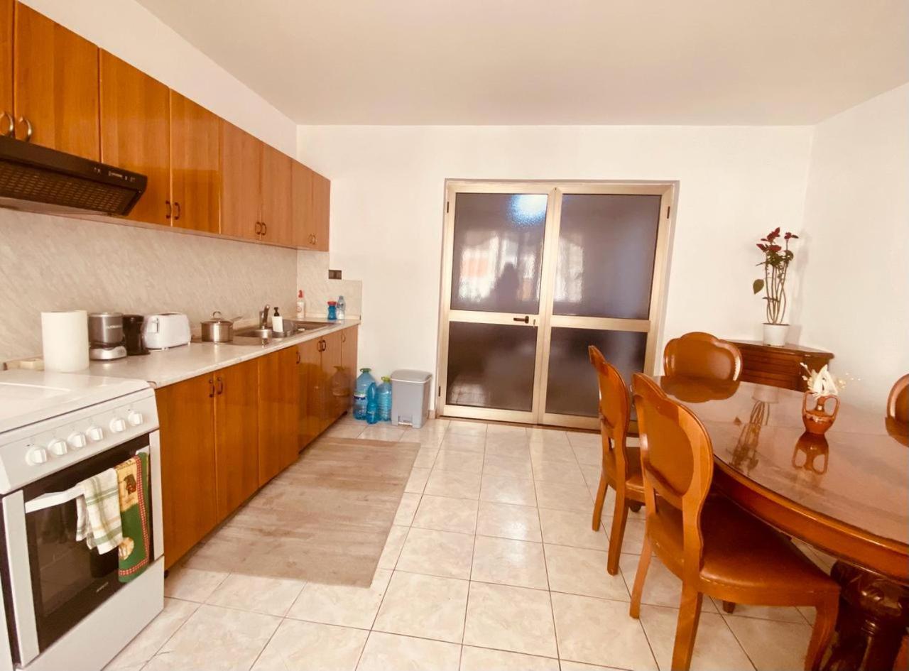 Apartment Tiranë Luaran gambar