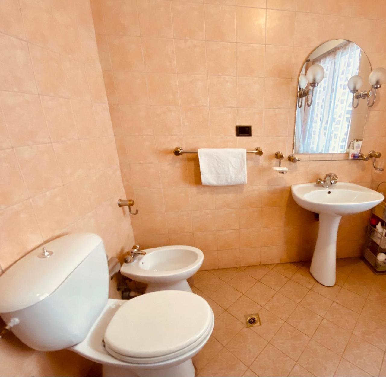 Apartment Tiranë Luaran gambar